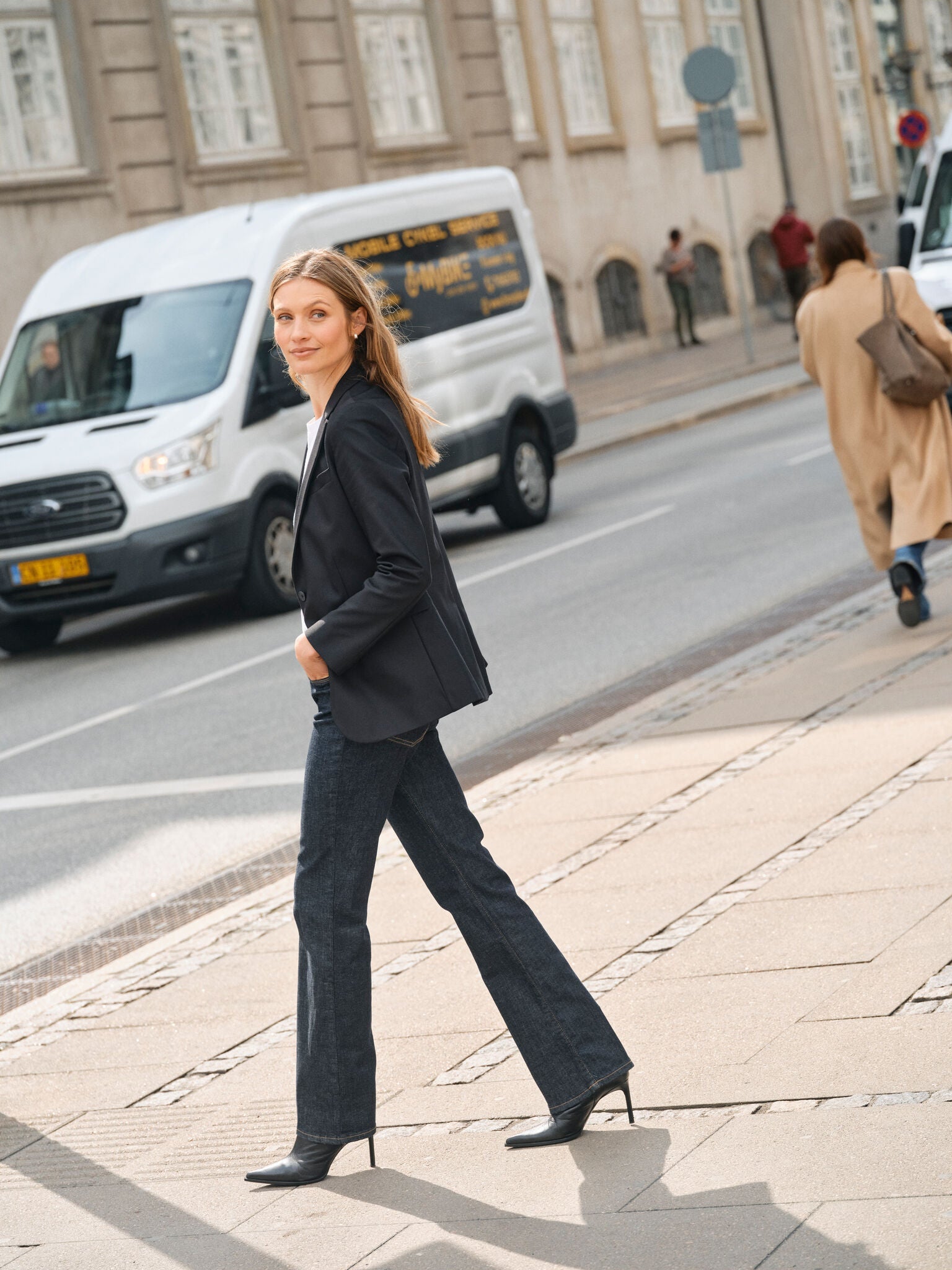 Modelshot / Dark Blue / Detail